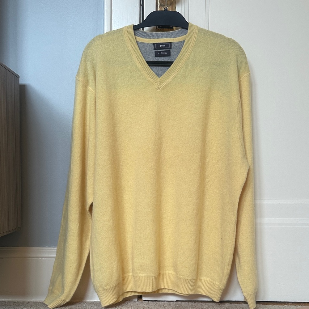 John W. Nordstrom V-Neck 100% Cashmere Sweater in Light Yellow